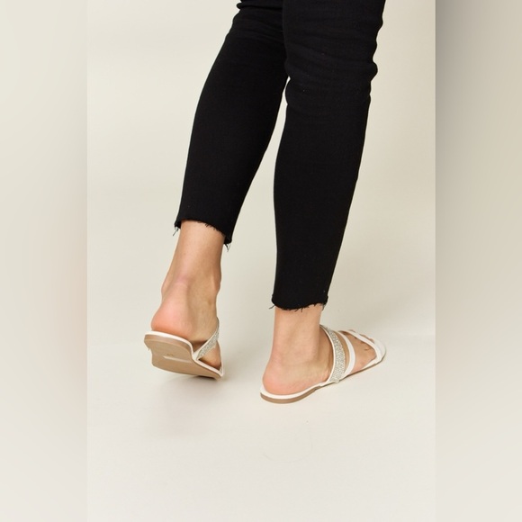 WILD DIVA Rhinestone Strappy Flat Sandals - Picture 2 of 6